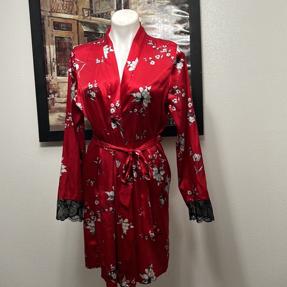 Apt 9 robe - Picture 2 of 5